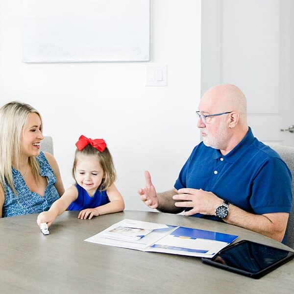 Testimonials mover talking with customer
